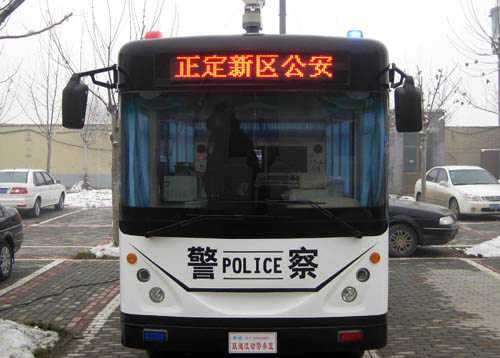 躍迪流動(dòng)警務(wù)室配備現(xiàn)場試駕