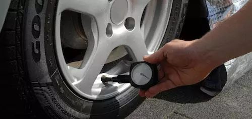 汽車夏天容易爆胎，是因為這些技巧!