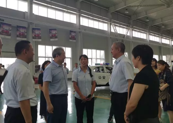 河北省政協(xié)副主席盧曉光，河北省委統(tǒng)戰(zhàn)部副部長(zhǎng)、省工商聯(lián)黨組書記郭翠朵率調(diào)研組到躍迪集團(tuán)開展重點(diǎn)提案督辦調(diào)研