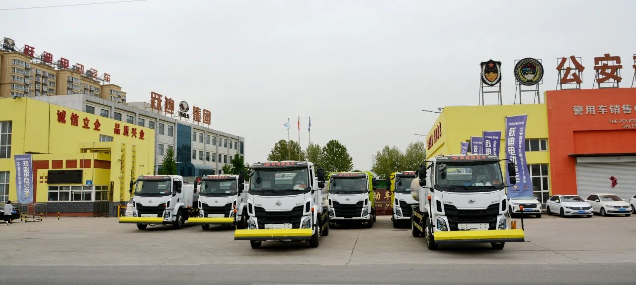 夏日降溫好幫手-躍迪集團(tuán)新能源灑水車(chē)、新能源綠化噴灑車(chē)發(fā)車(chē)