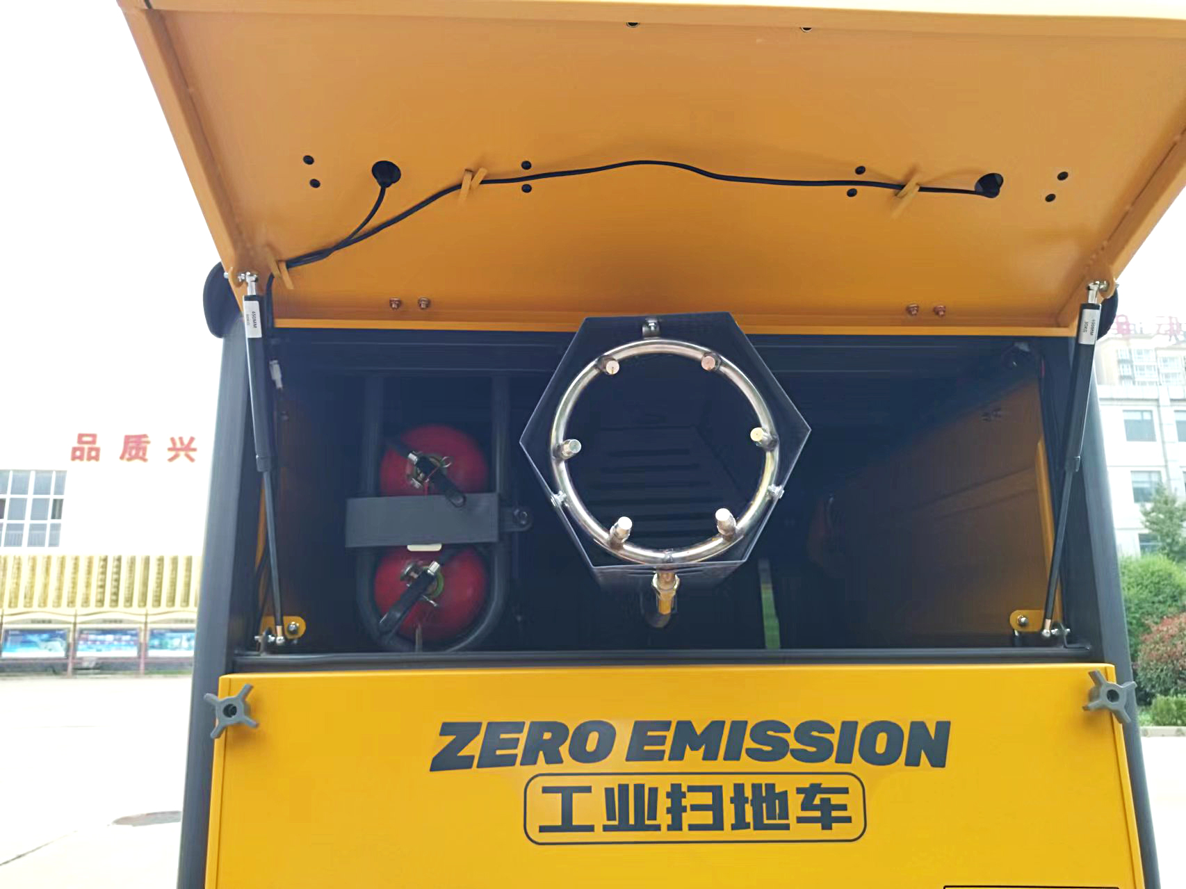 強(qiáng)力吸塵，高效清掃-躍迪小型清掃車
